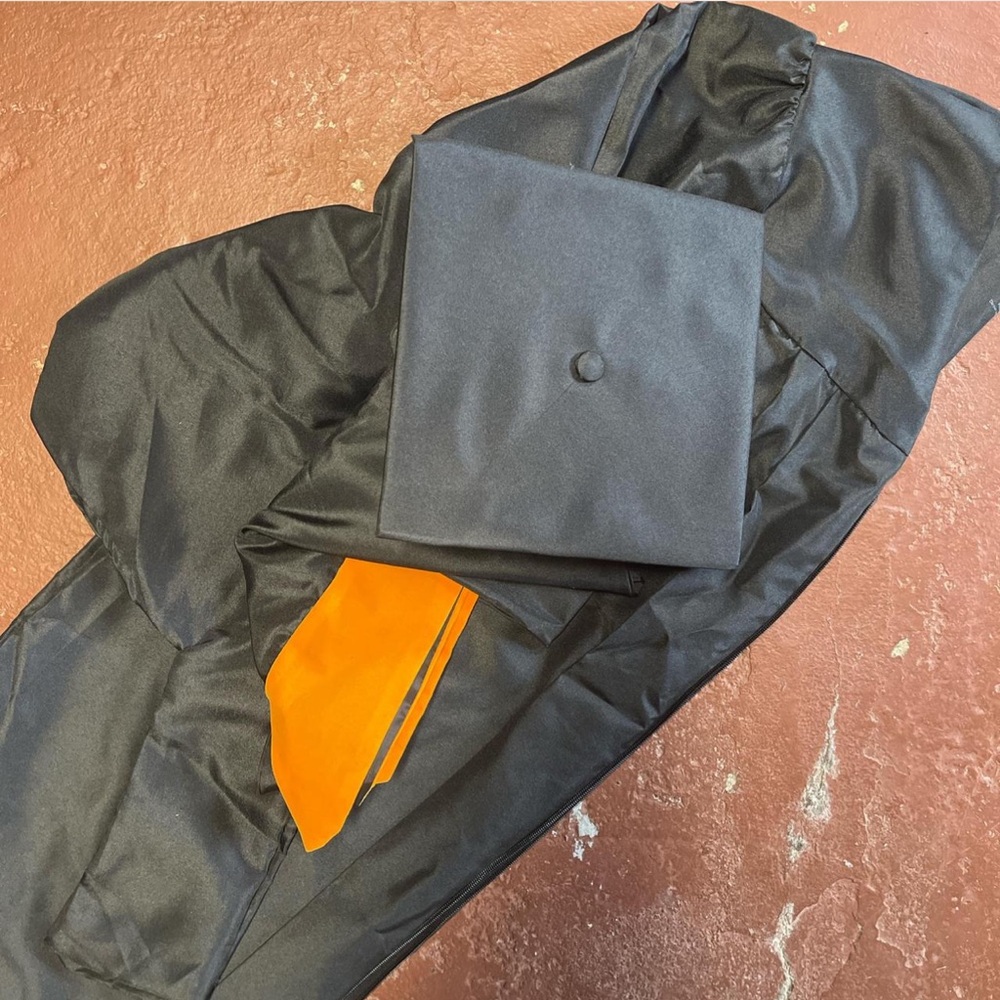 THOMAS JEFFERSON UNIVERSITY MASTERS GRADUATION GOWN & CAP & MSN HOOD